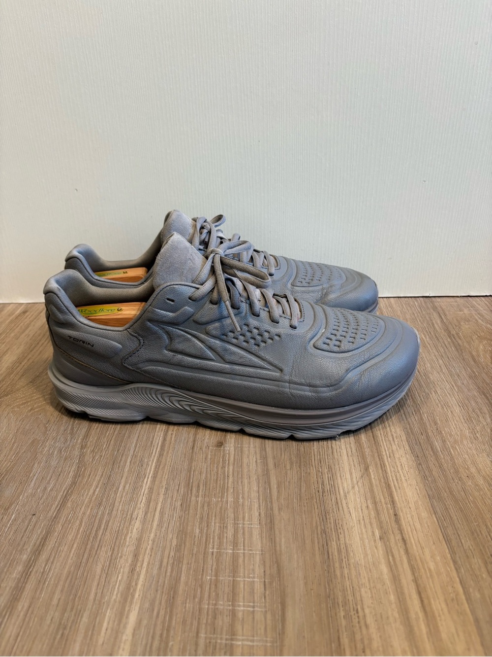 Altra Men’s M TORIN 5 Grey Leather Lightweight Slip- Resistant Sneaker Size 12